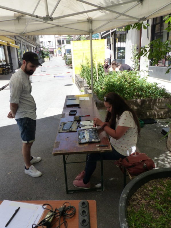 Concours démontage-remontage d'un portable - Fête des 10 ans d'itopie informatique à Genève le 4 juin 2022