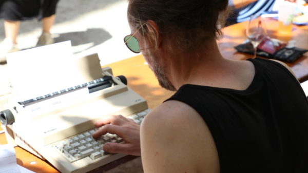 Machine à écrire - Fête des 10 ans d'itopie informatique à Genève le 4 juin 2022
